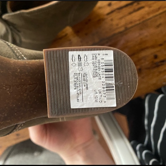 Clark’s leather upper, lace up dark olive suede. Women’s booties, ankle chunky - Picture 4 of 13